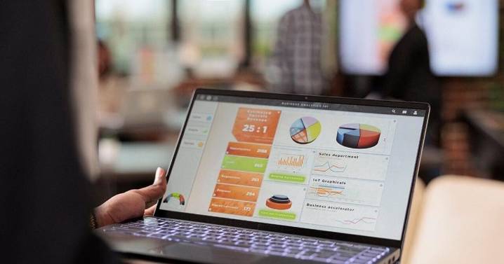 24 financial KPIs every small business should track