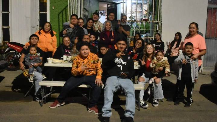 La familia Vargas Sánchez celebra el inicio de los barrios en Las Carmelitas