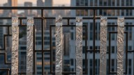 Poner papel de aluminio en la baranda del balcón: para qué sirve y por qué recomiendan hacerlo