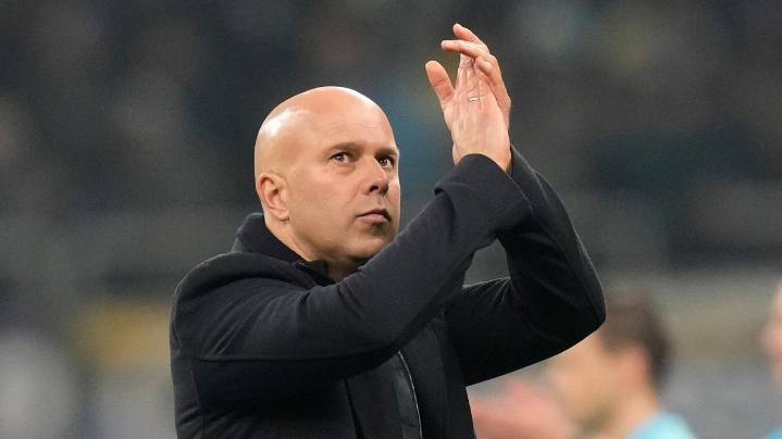 Liverpool fans make their stance clear in Salah vs. Slot saga