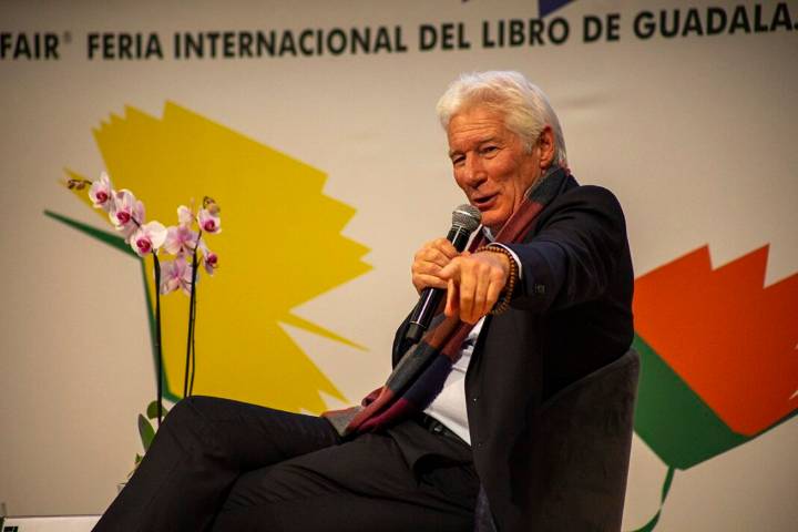 Richard Gere elogia a Claudia Sheinbaum durante su participación en la FIL Guadalajara