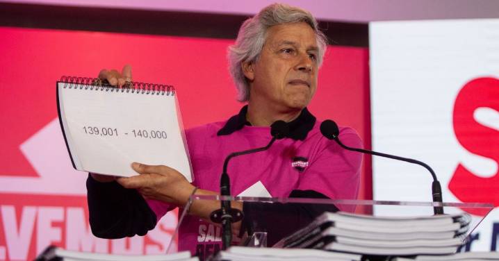 Reciben diputados firmas para apoyar una reforma electoral impulsada por la ciudadanía