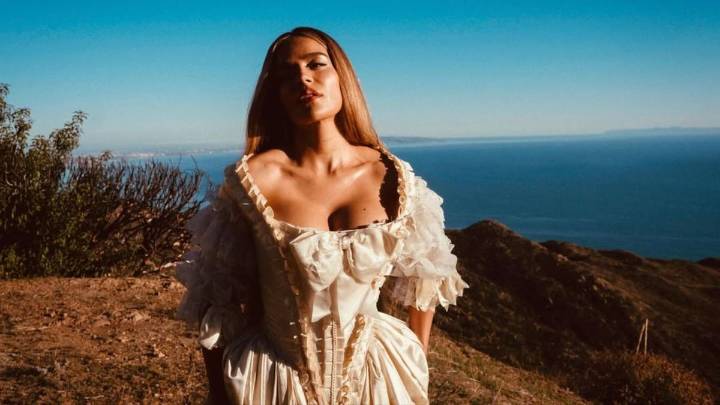 ‘La Premiere’: Karol G publicó número para escribirle y lanzó videos que enloquecieron a sus fans