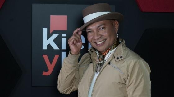 Erwin Carreño, el maquillador que encontró luz en sus sombras