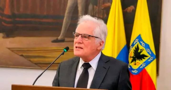 Centro Democrático genera confusión tras informar renuncia de Uribe Londoño que él desmentida