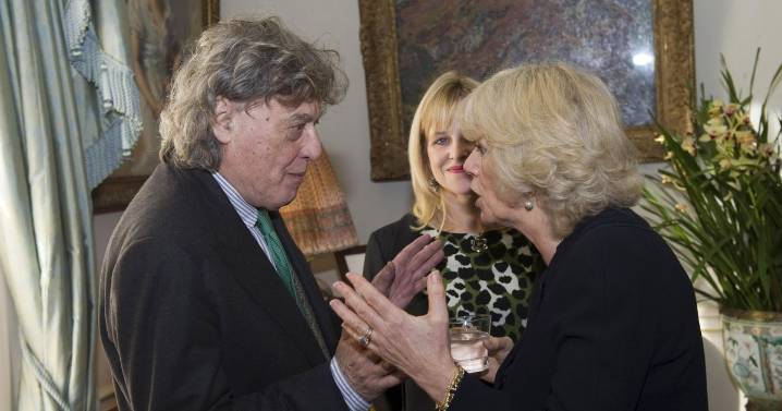 Tributes paid to Oscar and Golden Globe winner who started career in Bristol