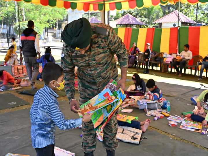 Young artists mark Vijay Diwas with patriotic paintings