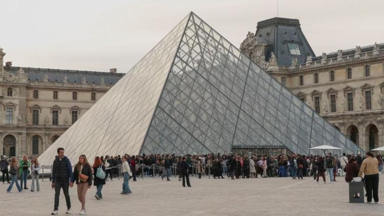 Fuga de agua en el Louvre dañó varios documentos antiguos egipcios
