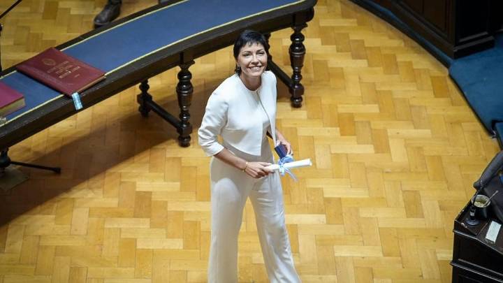 Mayra Mendoza juró como diputada provincial