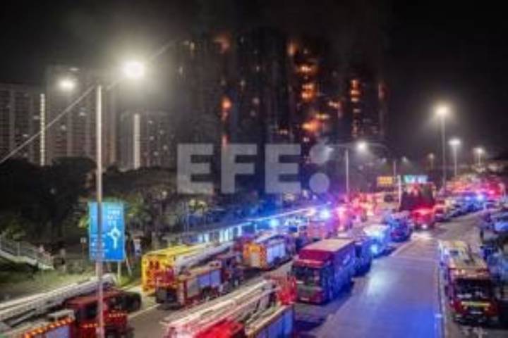 Fallecidos en el incendio de un edificio en el sur de China aumentan de ocho a doce