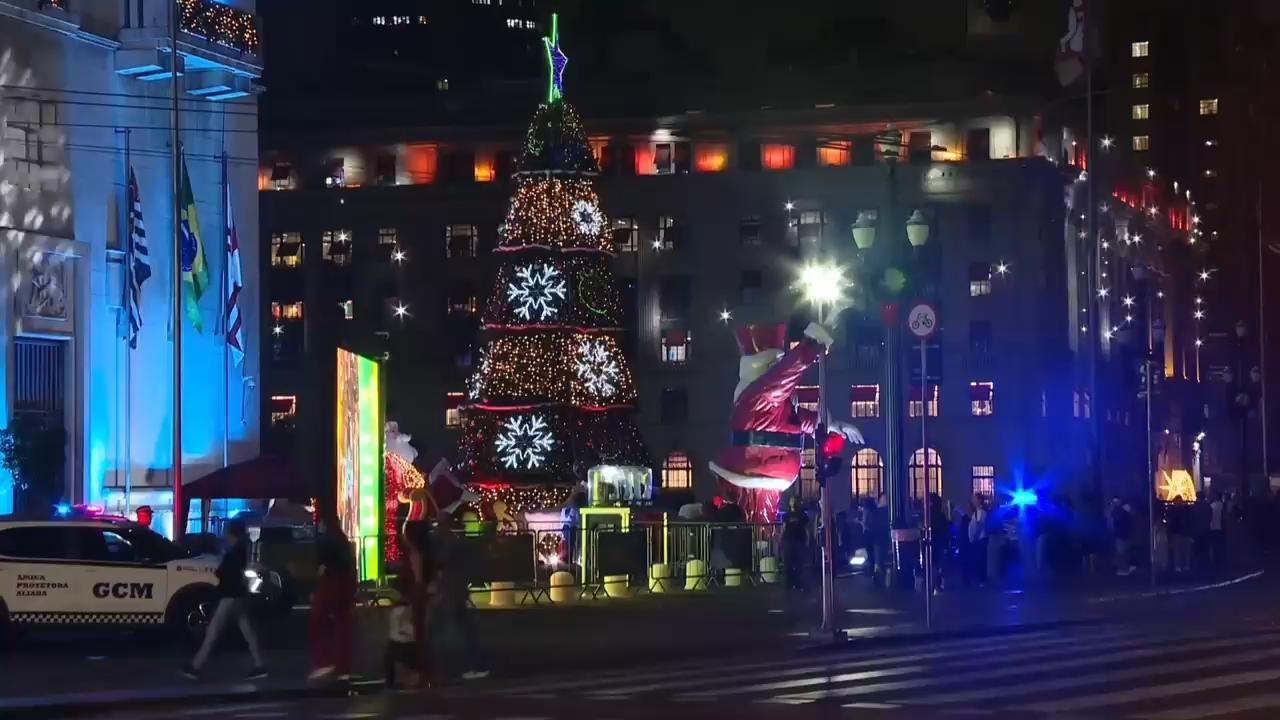 São Paulo’s historic center showcases architectural heritage with Christmas lights