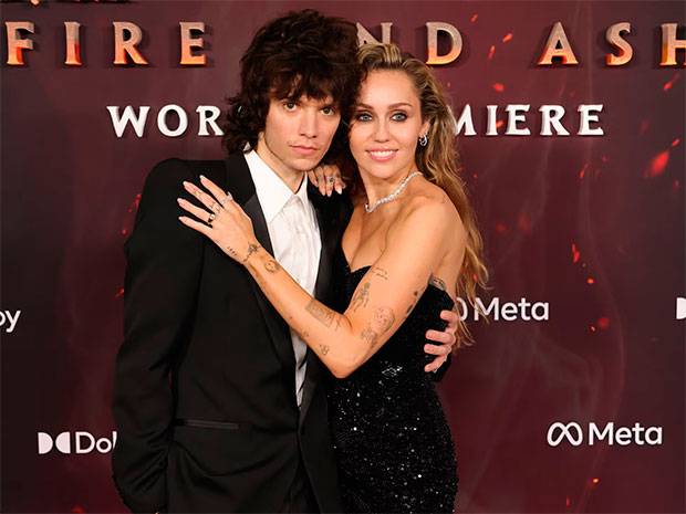 Miley Cyrus se compromete con el músico Maxx Morando, según People