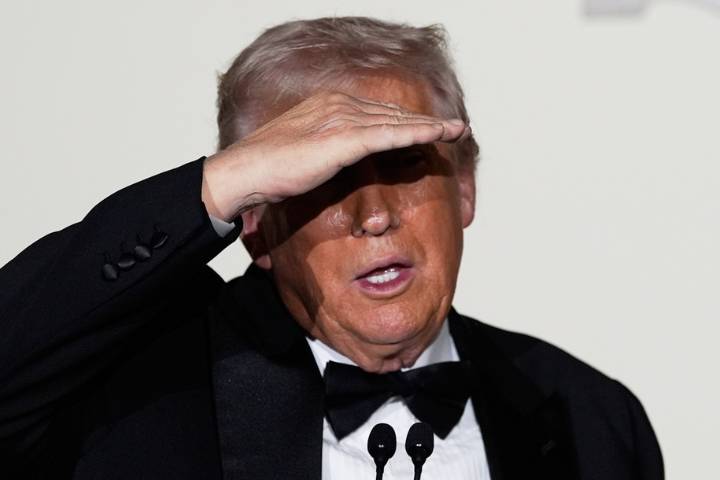 Trump grants fake pardon to infamous election denier