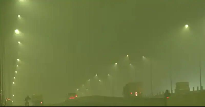 Delhi Chokes Under Severe Smog as Air Quality Deteriorates Across the Capital