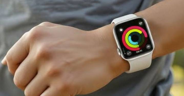 Thousands of tech fans race to buy £400 Apple Watch for £79 in online deal