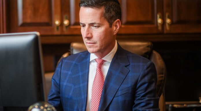 Senador republicano nacido en Colombia propone prohibir la doble nacionalidad en EE.UU.