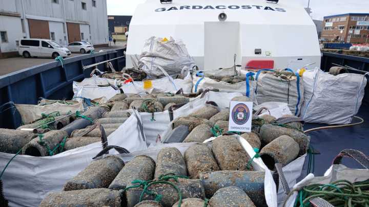 Incautan case 800 cacharros ilegais para a captura de polbo en A Guarda