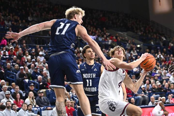 Deadspin | Top 25 roundup: Mark Few earns 750th career win as No. 11 Gonzaga routs UNF