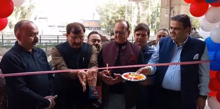 Arvind inaugurates new franchise store of Reliance Digital