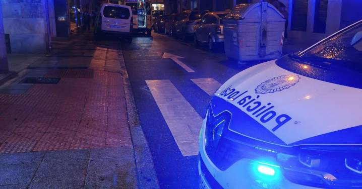 Rápida intervención sanitaria tras el desvanecimiento de una mujer en un gimnasio de la calle Rodríguez Fabrés