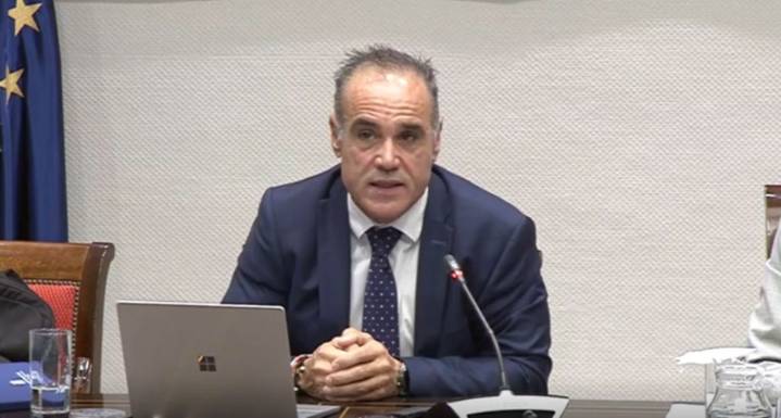 El comisionado aboga por extender las compensaciones del REF para que lleguen a todos los hogares canarios