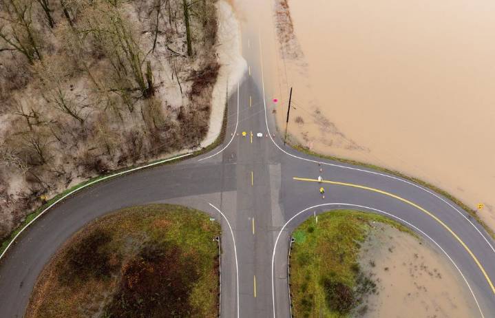 WA floods: Dozens rescued while stranded in homes, vehicles
