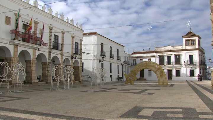 Fuente del Maestre, a un paso de brillar como el pueblo más luminoso esta Navidad