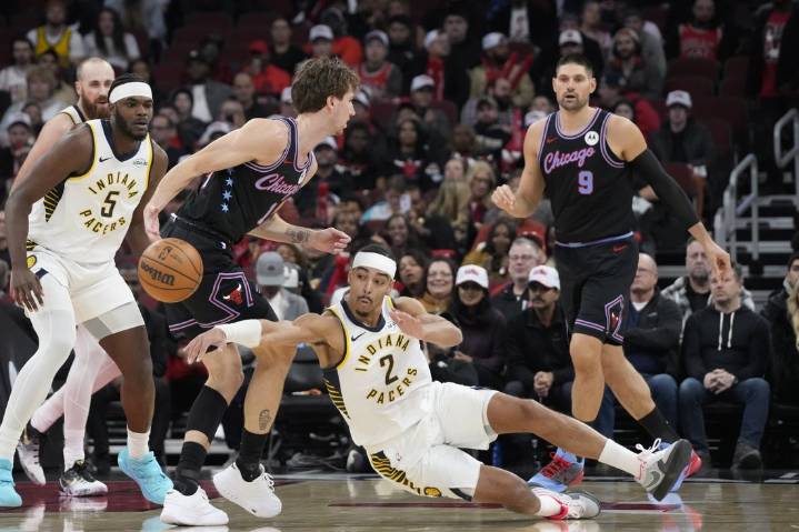 Deadspin | Pascal Siakam's 36-10 double-double powers Pacers past Bulls