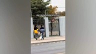 Así sacan a pasear a Waldo, el ganso mascota de Chihuahua capital VIDEO