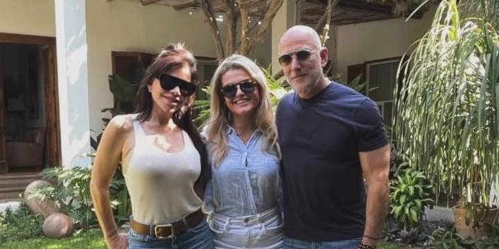 El fundador de Amazon recorre el Valle de Pisco y participa en una cata de once etiquetas icónicas que destacan la tradición pisquera de Ica