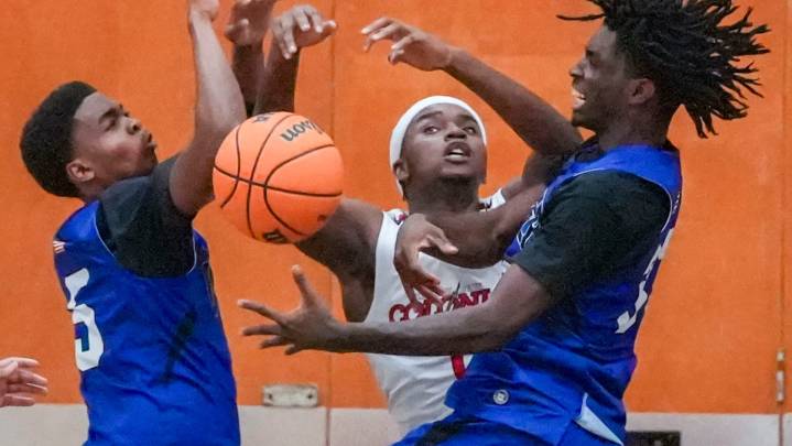 Dover cruises against William Penn