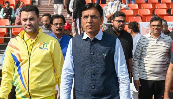 Fit India Sundays On Cycle In Varanasi To Celebrate India Hosting Commonwealth Games 2030