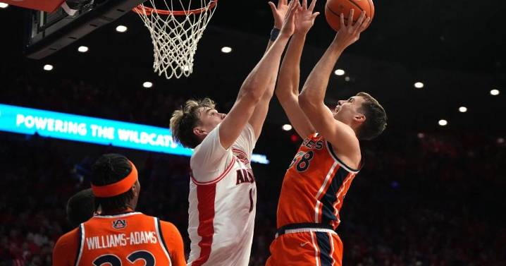 Arizona blows out Auburn by nearly 30 points