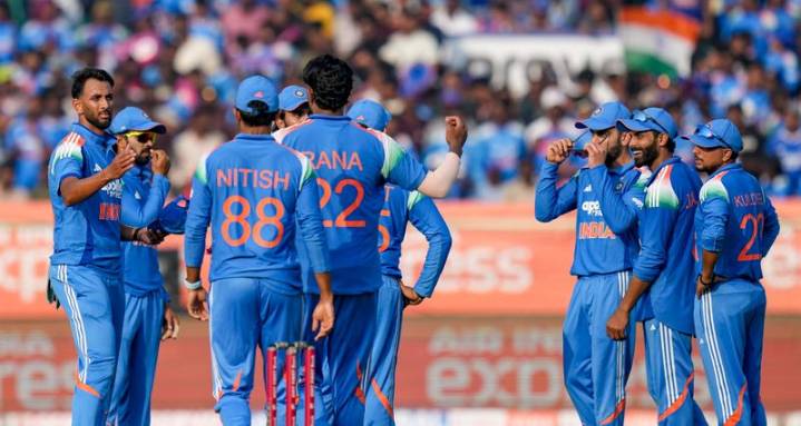 Prasidh, Kuldeep limit South Africa to 270 after De Kock’s hundred