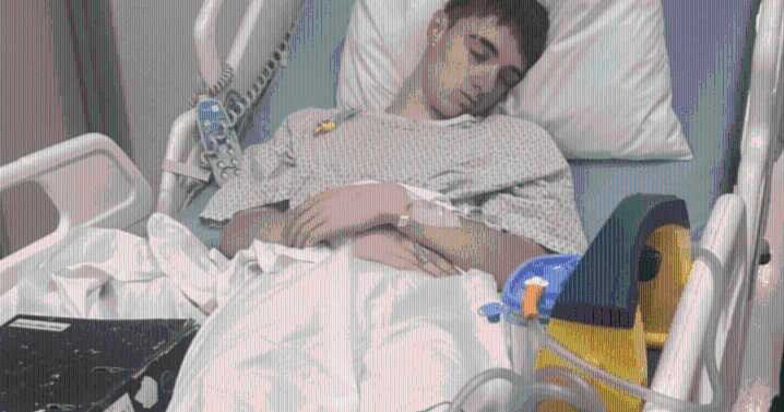 Shocking photo shows teen's blackened ad shrivelled lung after vaping for three years