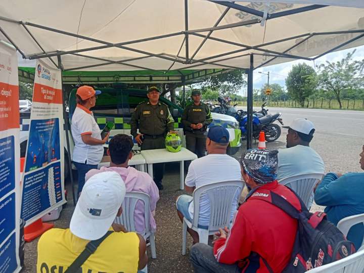 Campaña ‘Siempre Seguros’ en la vía Gambote liderada por la seccional de Tránsito y Transporte