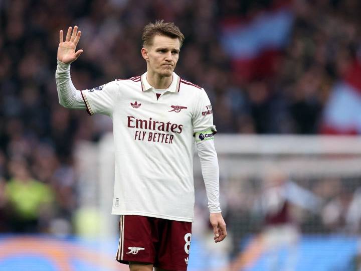 Aston Villa vence al Arsenal y busca liderato de la Premier