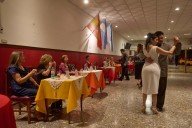 «Taxi Dancers», los bailarines de Buenos Aires contratados para gozar de una intensa velada de tango