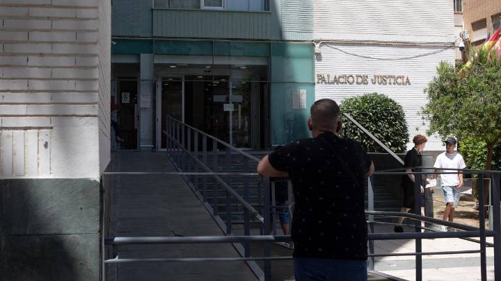 Condenado por acosar por Bizum a una mujer en Cartagena: "Feliz Navidad, scort"