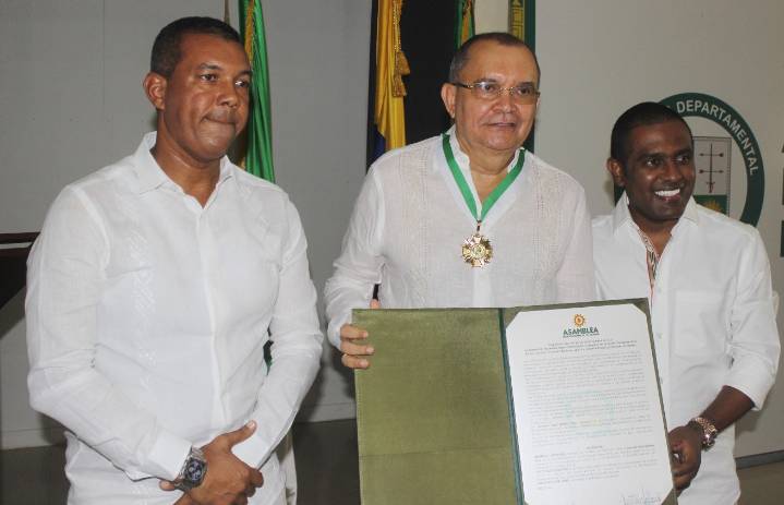 Defensor de derechos humanos recibe reconocimiento de la asamblea de La Guajira