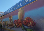 Del cabasset al mortero: así es el nuevo mural alicantino que decora la fachada del Mercado de Babel