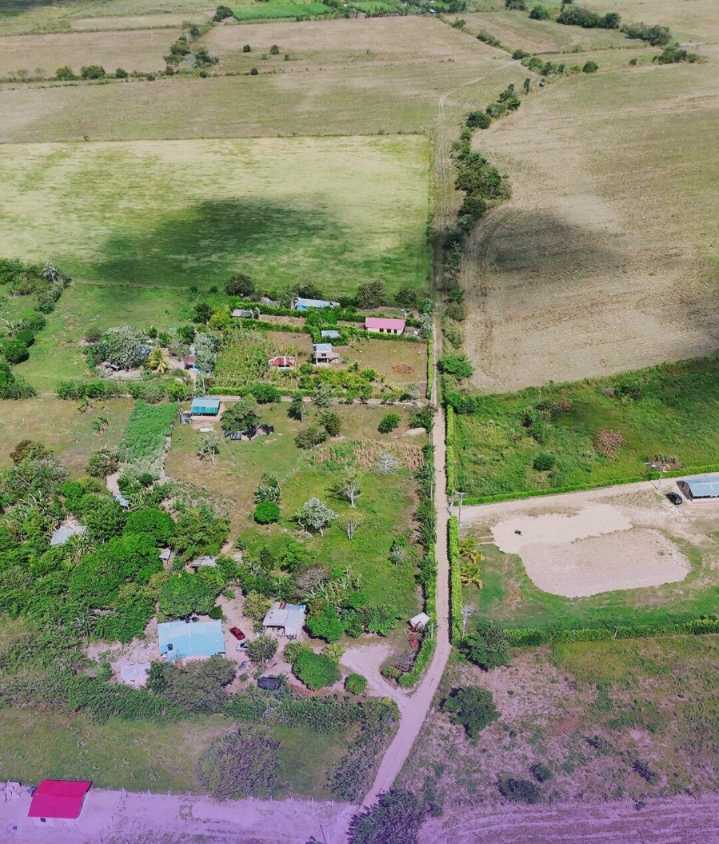 Avanza la pavimentación y la instalación de alumbrado solar en la vía Mata Palo