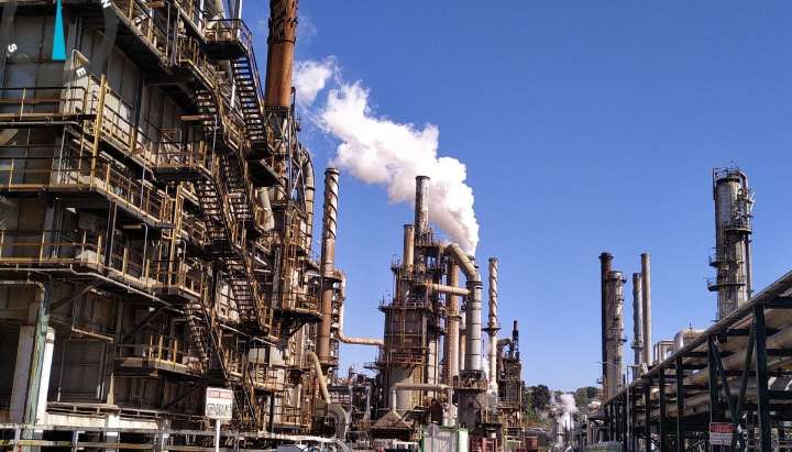 Superintendencia formula cargos a Refinería de ENAP en Concón por superar límites para hidrocarburos volátiles y volumen de descarga