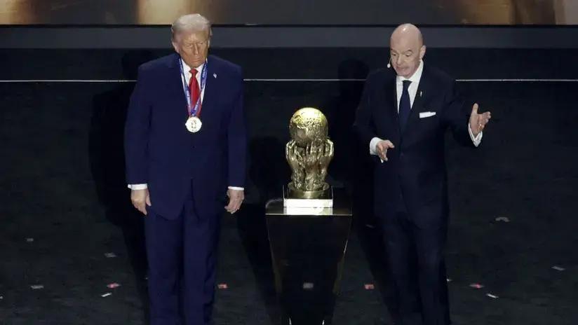 Donald Trump recibe el primer premio FIFA de la Paz antes del sorteo del Mundial 2026