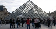 Presidenta del Louvre asegura que galería Apolo no era punto a vigilar por seguridad