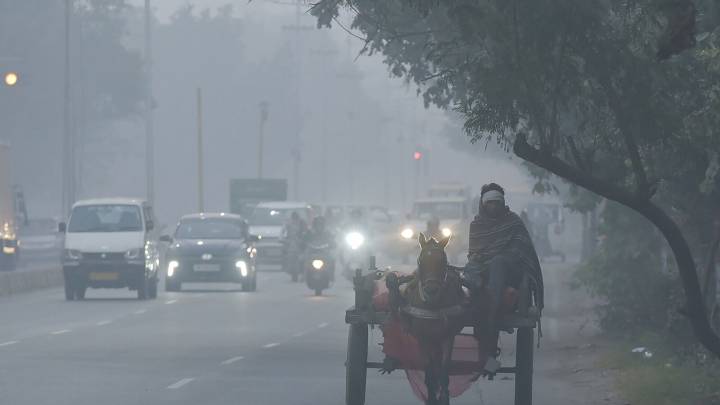Delhi: ‘Very Poor’ AQI reported in several parts of national capital on Tuesday