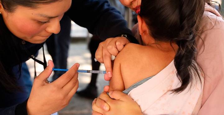 Vacunación, medida eficaz contra la influenza: SSM