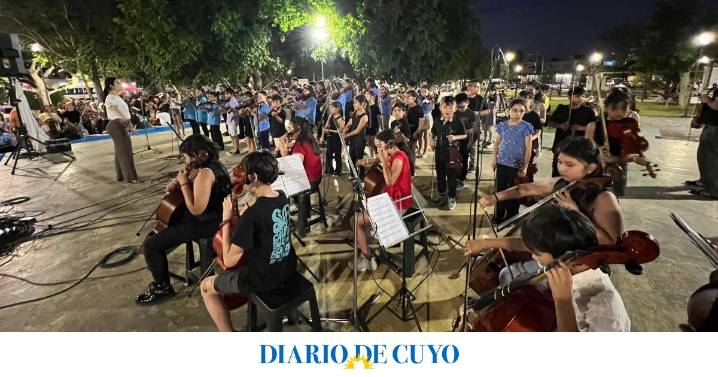 La Orquesta Escuela cerró el año con 250 chicos en un concierto al aire libre