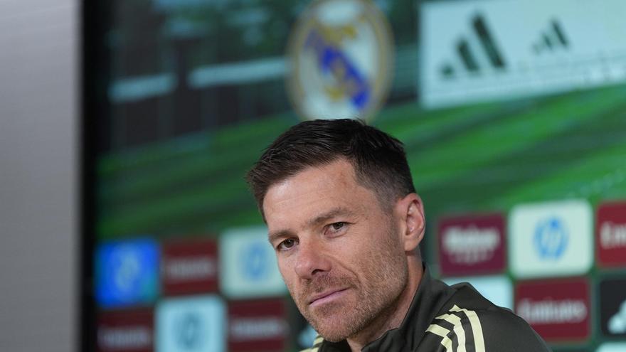 Xabi Alonso comprende la decisión de parar de Araujo: "No son máquinas"