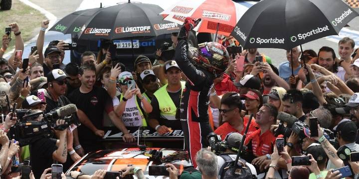 De las lágrimas a la gloria: Agustín Canapino ganó en La Plata y es quíntuple campeón de TC